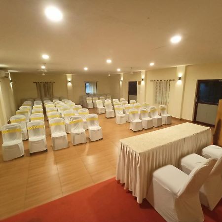 Sea Lagoon Health Resort Kochi Exterior photo