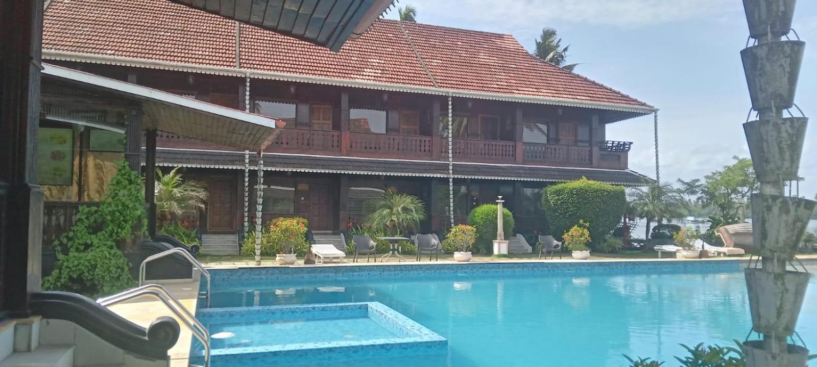Sea Lagoon Health Resort Kochi Exterior photo